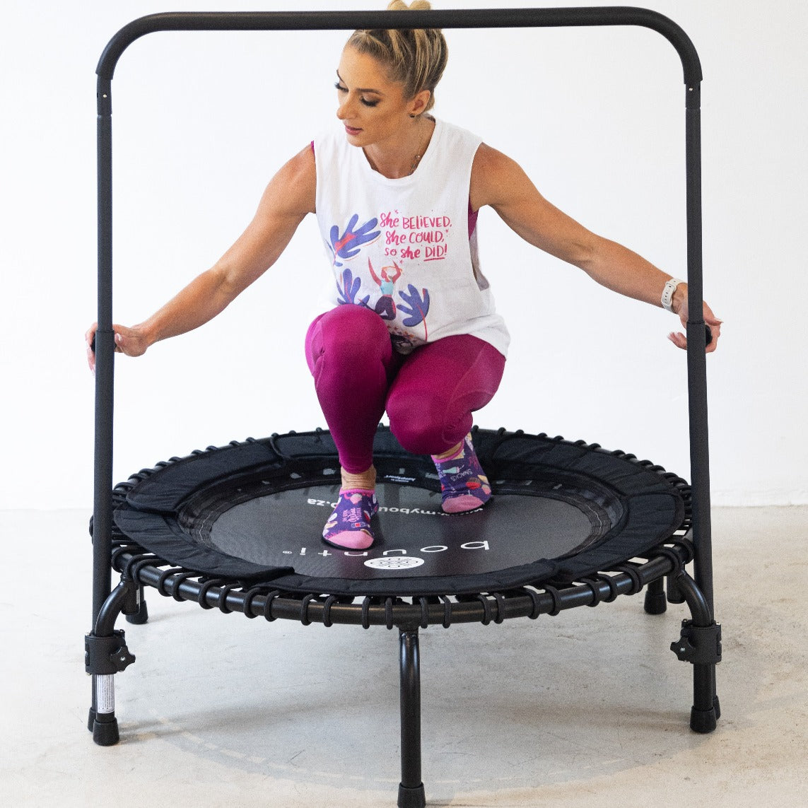 Stamina InTone Oval Fitness Trampoline :: Rebounder With Handle For Low Impact